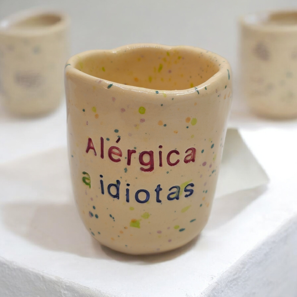 Copo de Café Inês - "Alérgica a Idiotas"