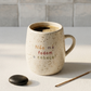Caneca em cerâmica creme com salpicado castanho e frase gravada Não me fodam a cabeça em letras coloridas, Tia Cila