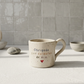 Caneca Francisca de cerâmica salpicada multicolorida com frase "Obrigado por cuidares de mim ♡" gravada à mão, Tia Cila