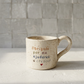 Caneca Francisca de cerâmica salpicada multicolorida com frase "Obrigado por me ajudares a crescer ♡" gravada à mão, Tia Cila